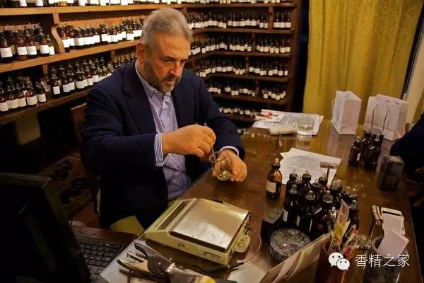 調(diào)香師工作臺的秘密 調(diào)香師工作臺的秘密