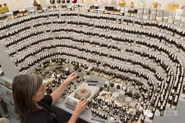 調(diào)香師工作臺的秘密 調(diào)香師工作臺的秘密
