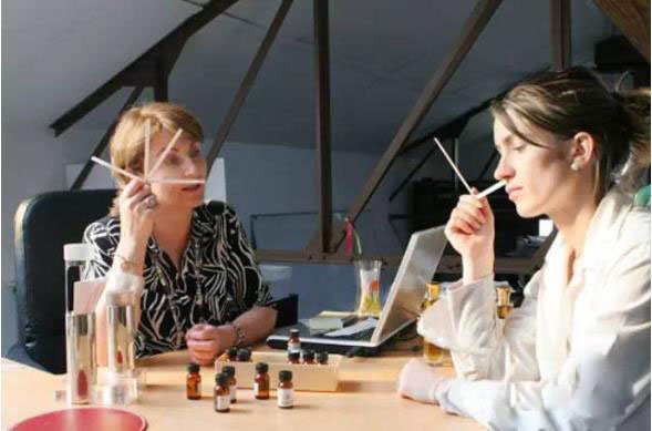 如何通過聞香訓(xùn)練鼻子？