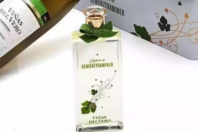 你有一沓葡萄酒味的香水，請接收