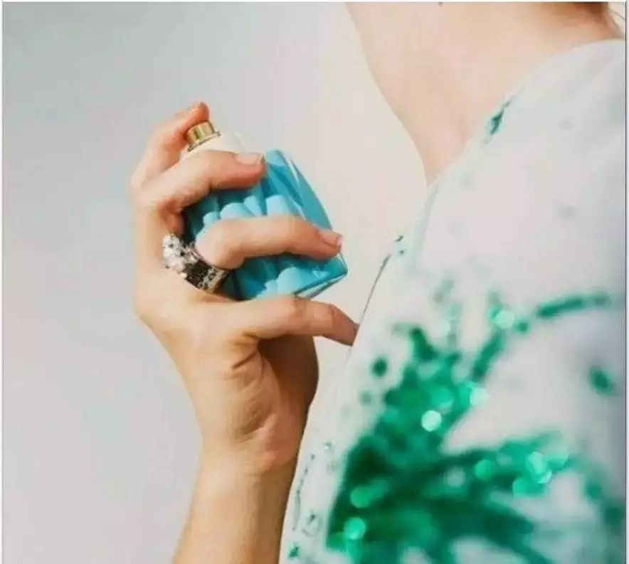 戀愛必備“發(fā)香噴霧”，即使逆風十里，依然“香氣”襲人