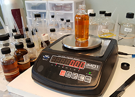 ?香水創(chuàng)作過(guò)程:從靈感到發(fā)布